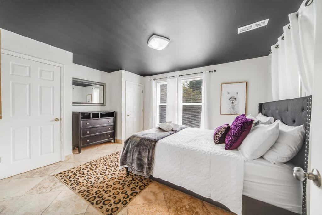 The Bax Louisville's Premier Nightlife Hub Apartment *